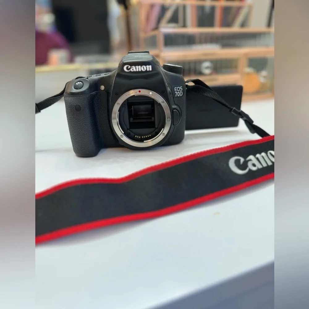 Canon 70D camera for sale barley used